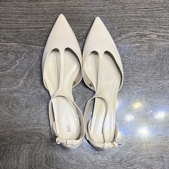 Zara Women's Cream Pointed Toe Flats - Picture 1 of 3